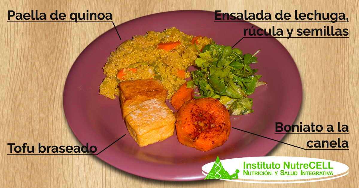 Paella de Quinoa con Tofu Braseado, Ensalada de Lechuga y Rúcula con Semillas, y Boniato a la Canela